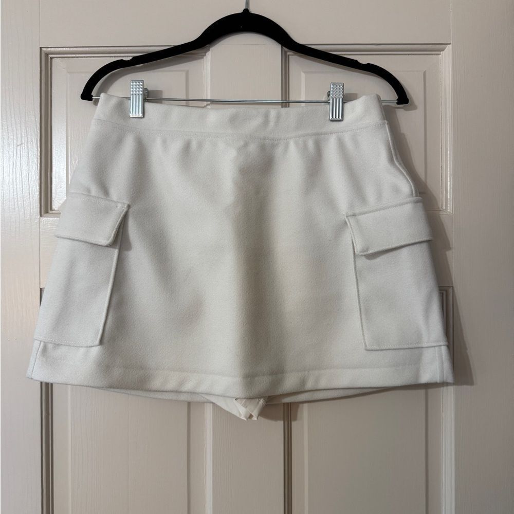 Women’s Abercrombie & Fitch Cream Cargo Skort M